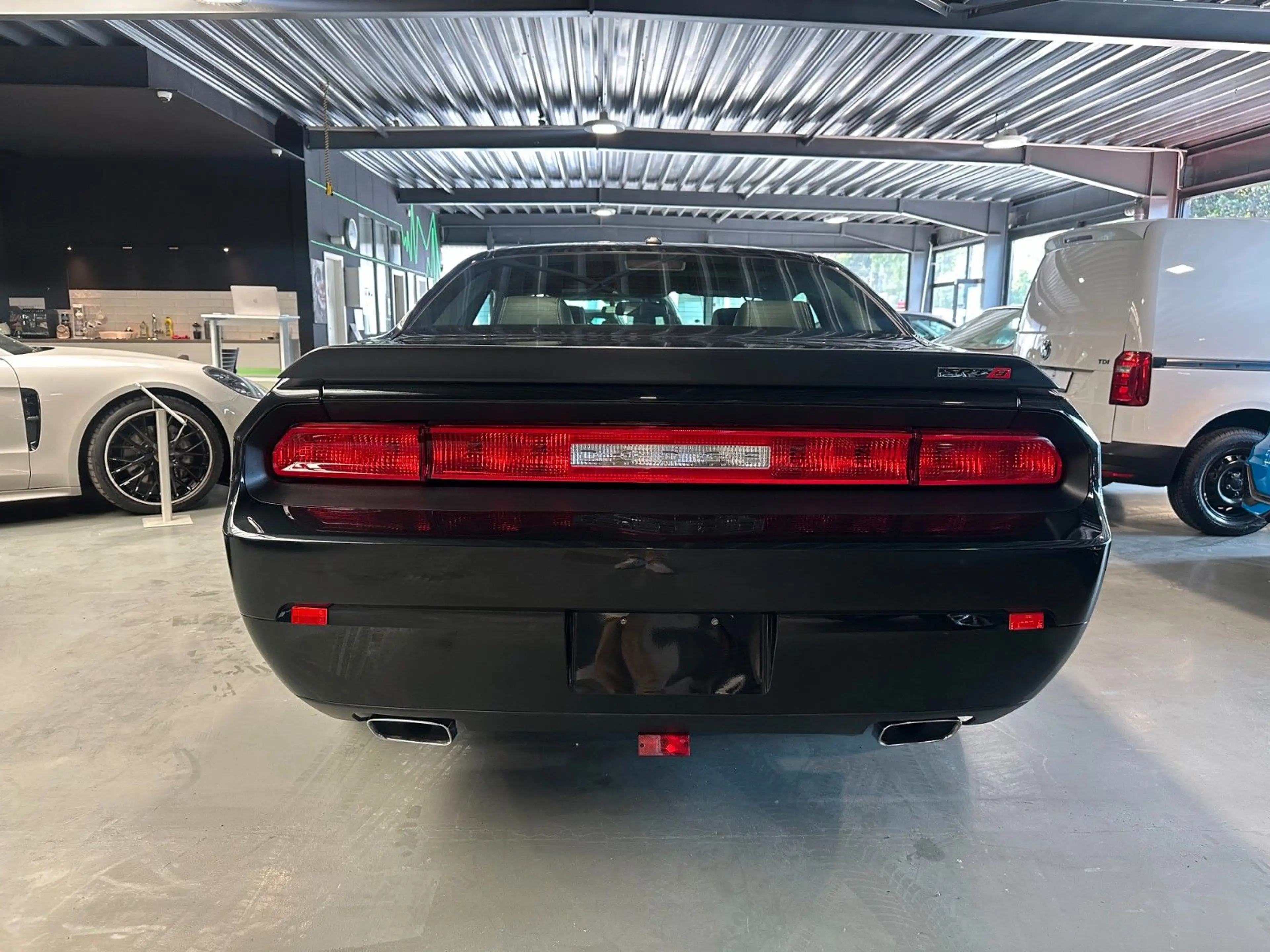 Dodge Challenger 6.1 Hemi SRT 1.Hand 12000KM Brembo — photo 4