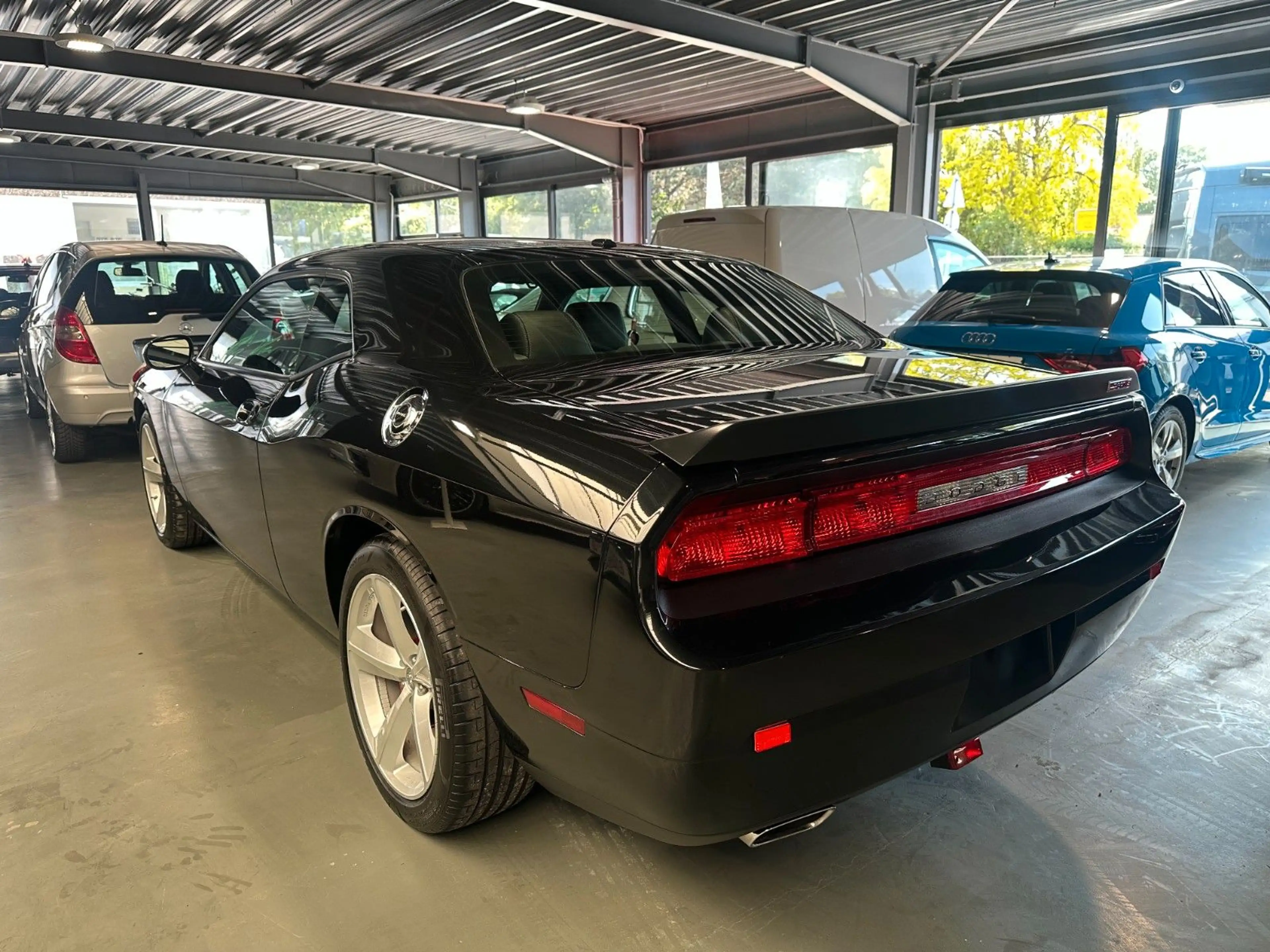 Dodge Challenger 6.1 Hemi SRT 1.Hand 12000KM Brembo — photo 3