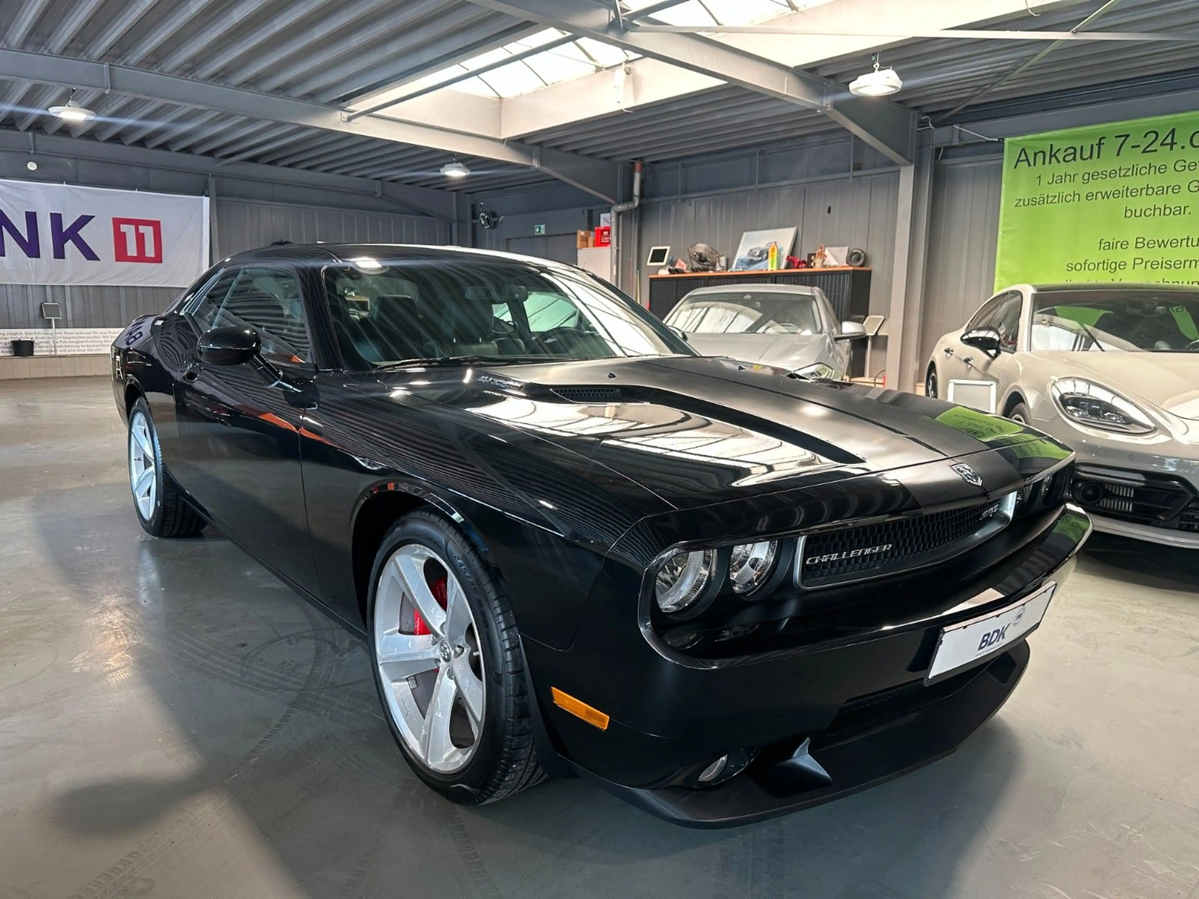Dodge Challenger 6.1 Hemi SRT 1.Hand 12000KM Brembo — photo 6