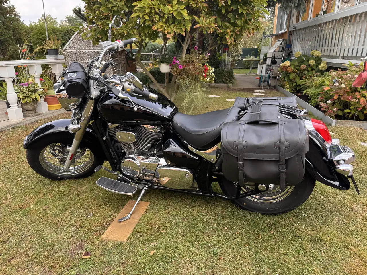 Suzuki Intruder C