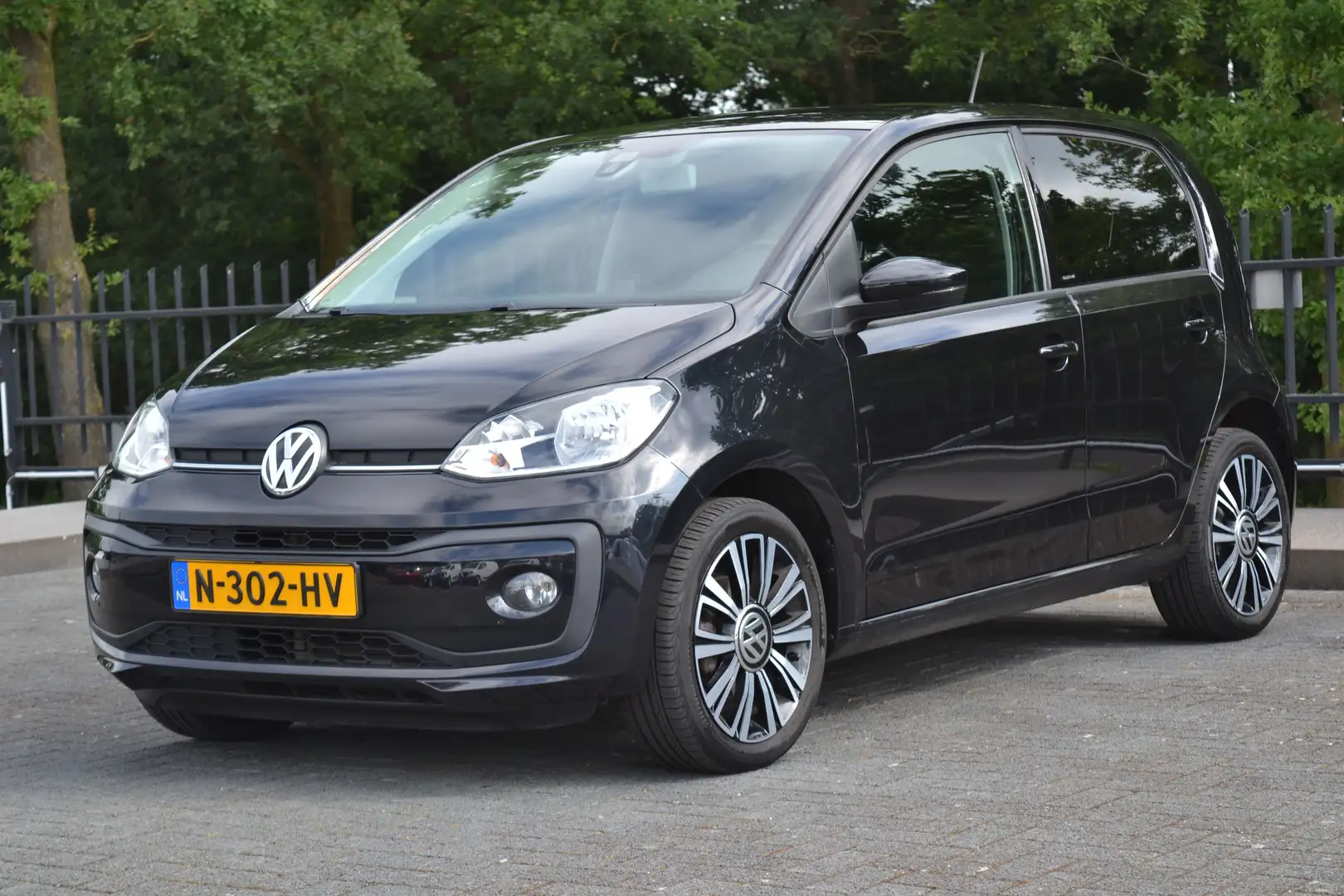 Volkswagen up! Move IQ.Drive Zwart - 1