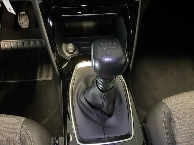 Peugeot 2008 view 12