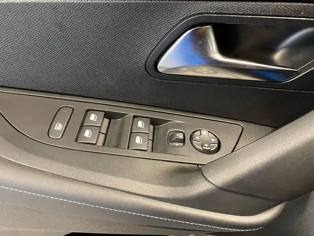 Peugeot 2008 view 13