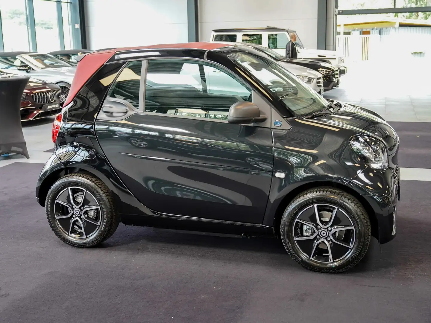smart forTwo fortwo cabrio rotes Dach Ganzjahresreifen 22 kW Schwarz - 2
