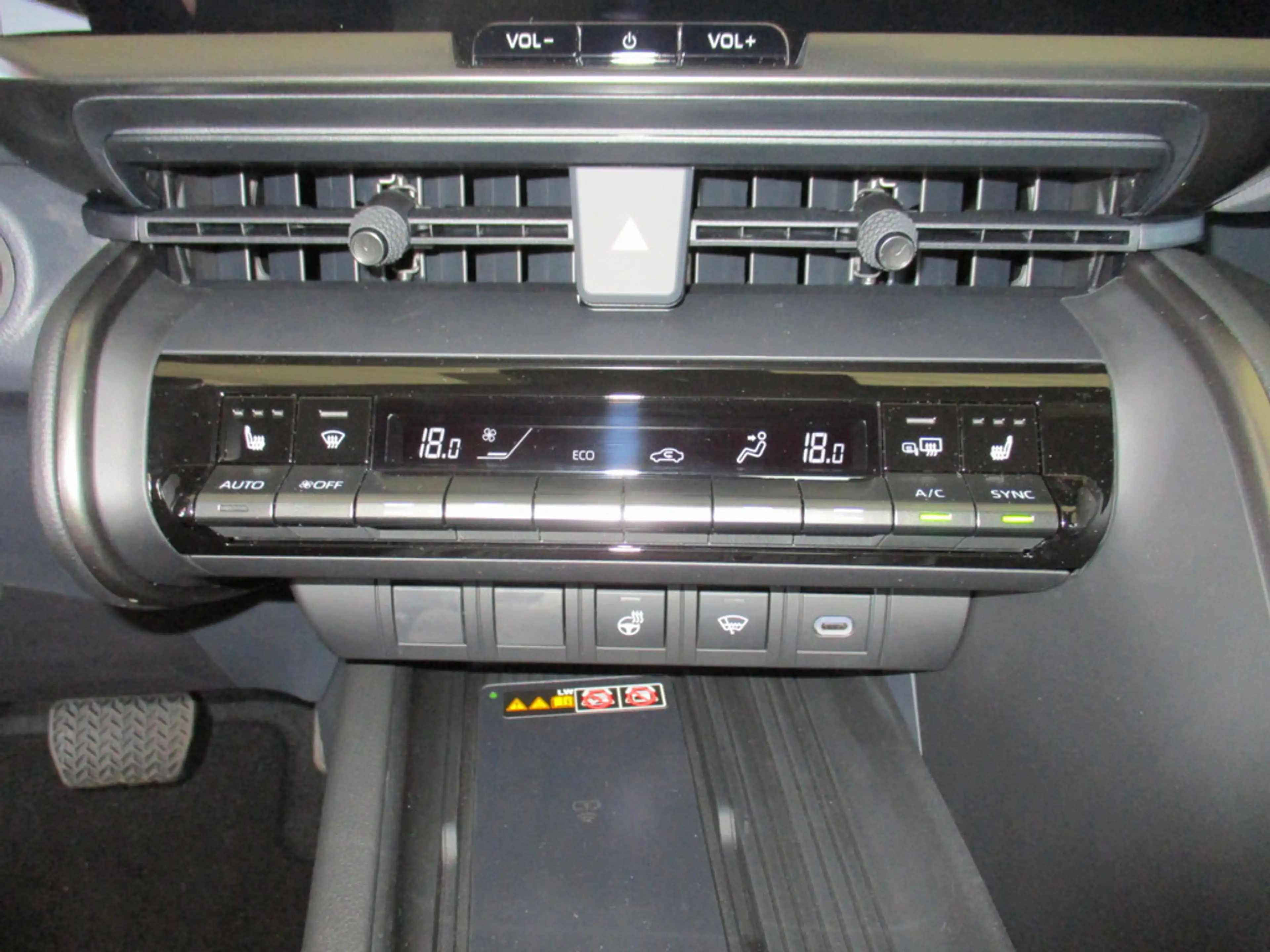 Toyota C-HR 1.8 Hybrid FWD Team Deutschland — photo 13