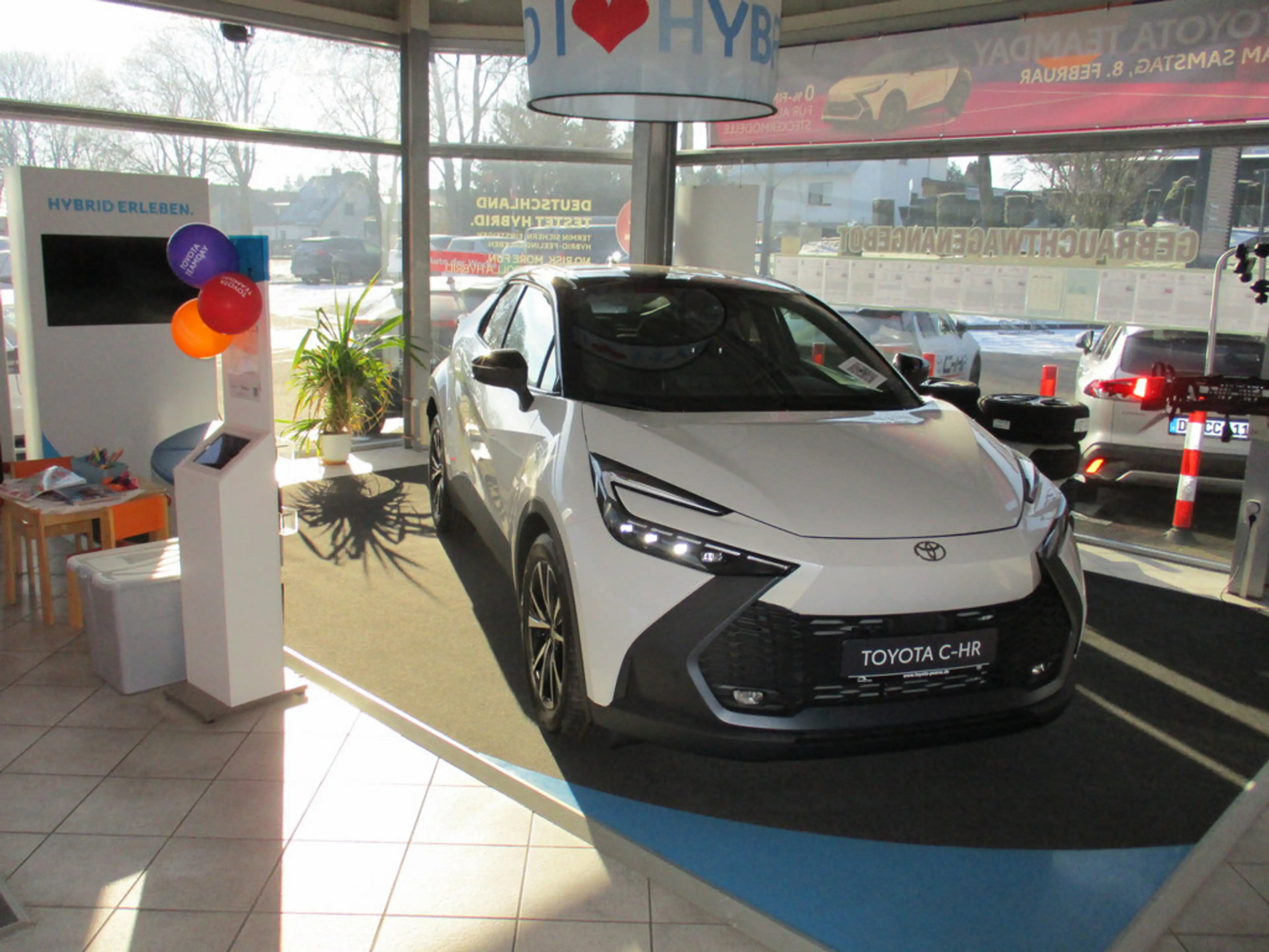 Toyota C-HR 1.8 Hybrid FWD Team Deutschland — photo 2