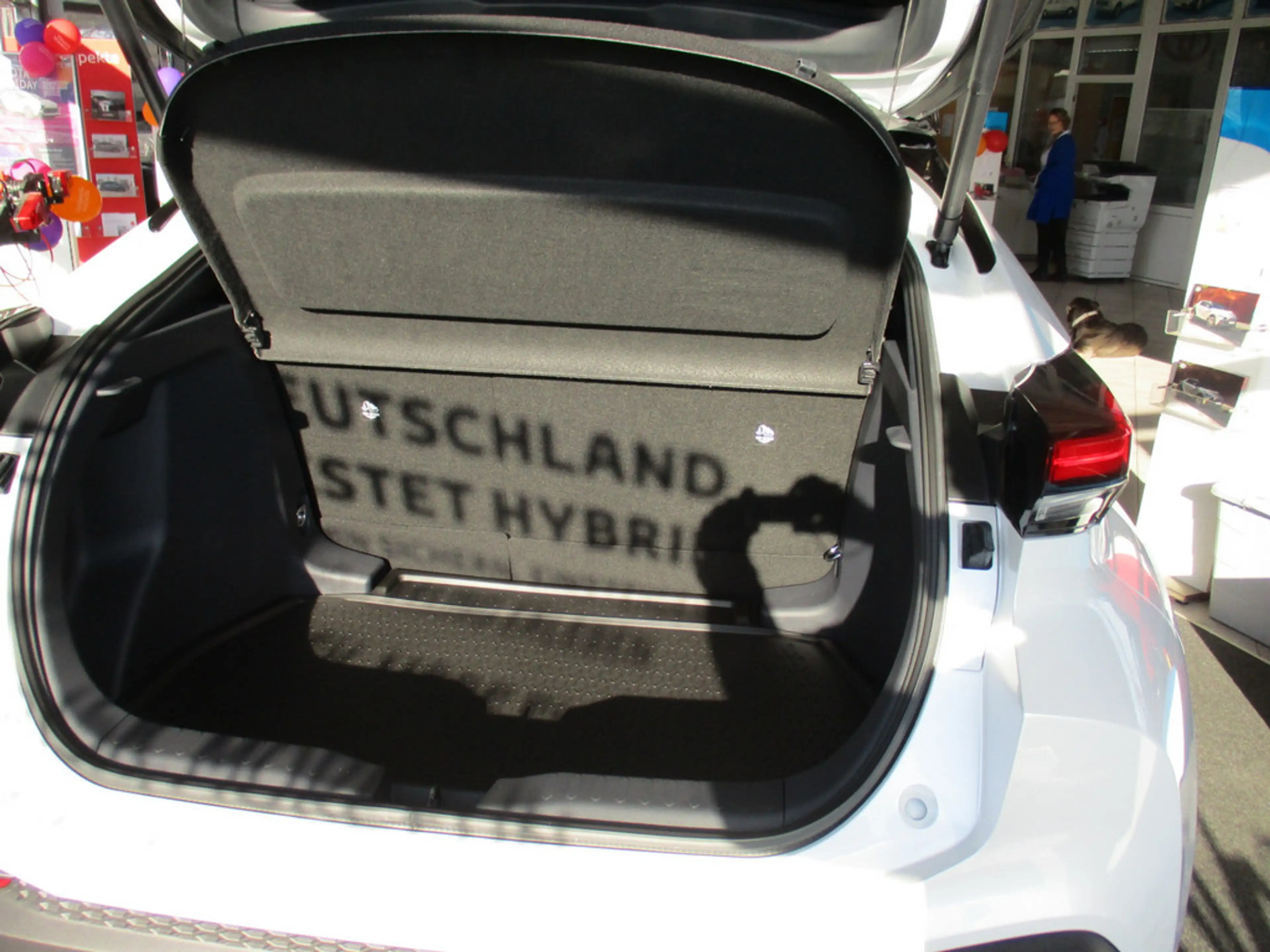 Toyota C-HR 1.8 Hybrid FWD Team Deutschland — photo 4