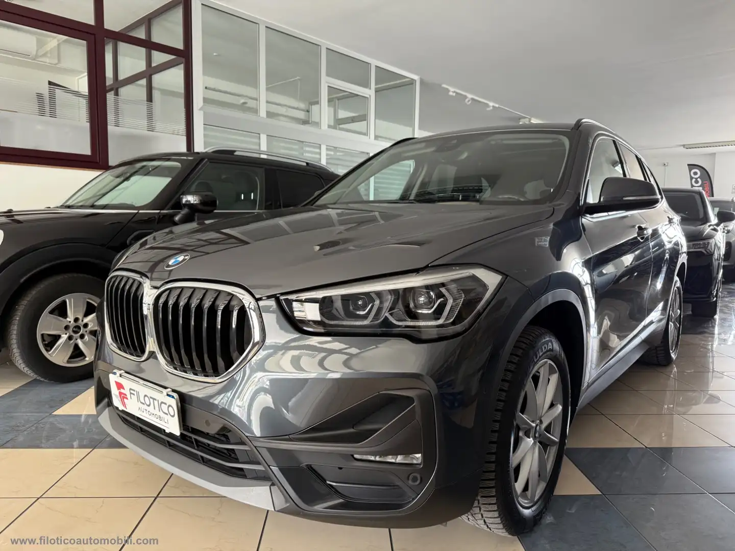 BMW X1 xDrive20d AUTO Business Advantage TETTO PANORAMICO Gris - 1