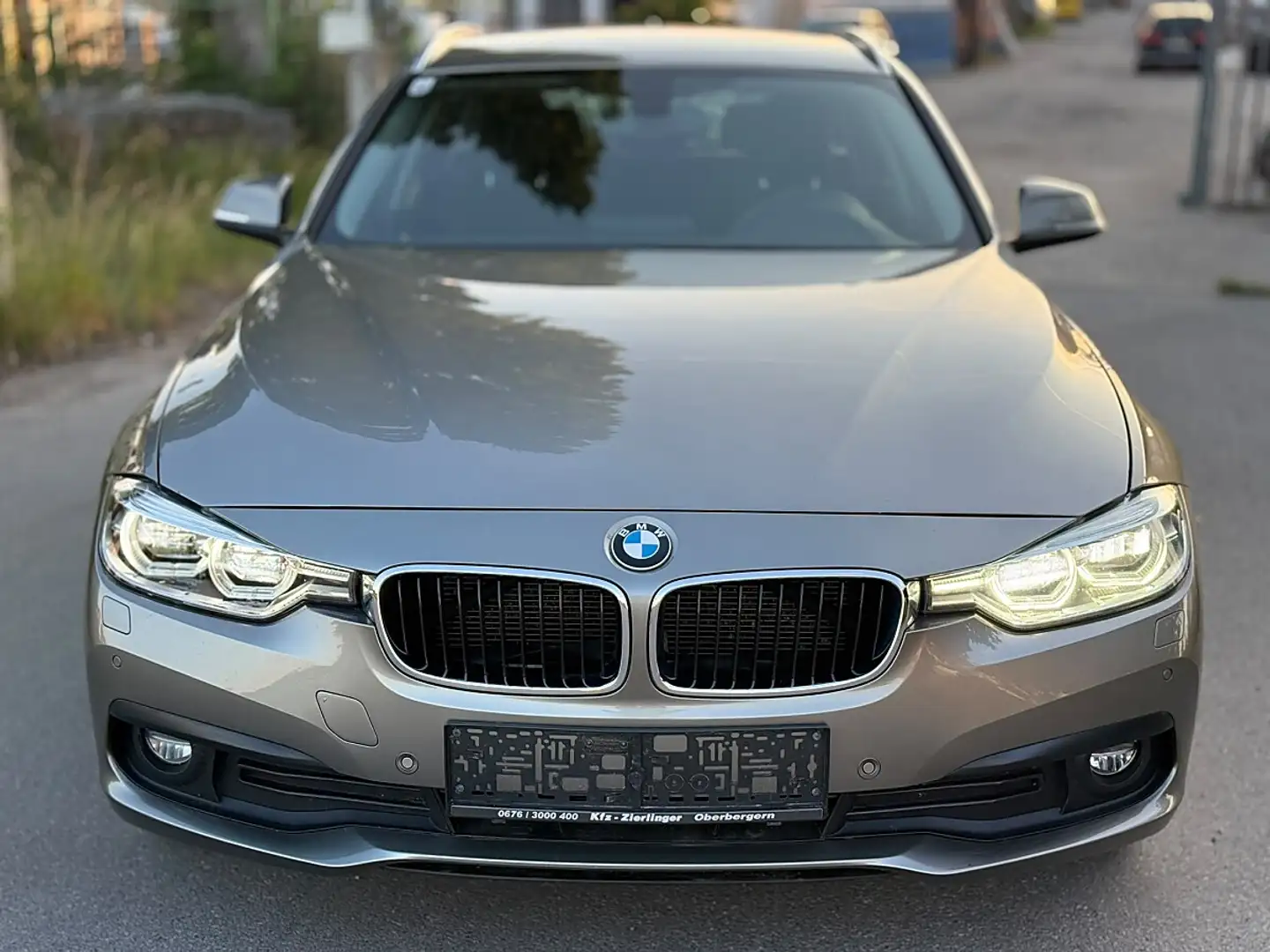 BMW 318 d Touring***Automatik***Finanzierung Möglich****v Grau - 2