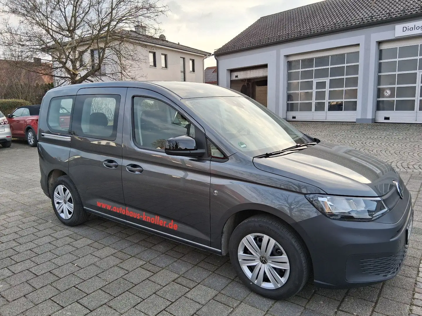 Volkswagen Caddy 1,5l TSI 84kW 6-Gang Schaltgetriebe Grau - 2