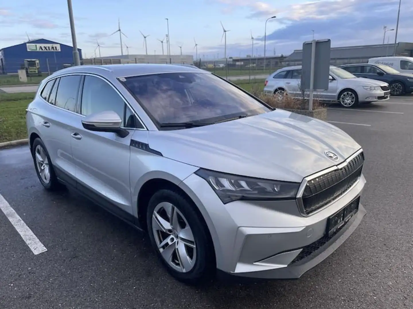 Skoda Enyaq iV 80 82kWh 1-Hand Top Anhängev. elektrisch Mod 22 Silber - 2