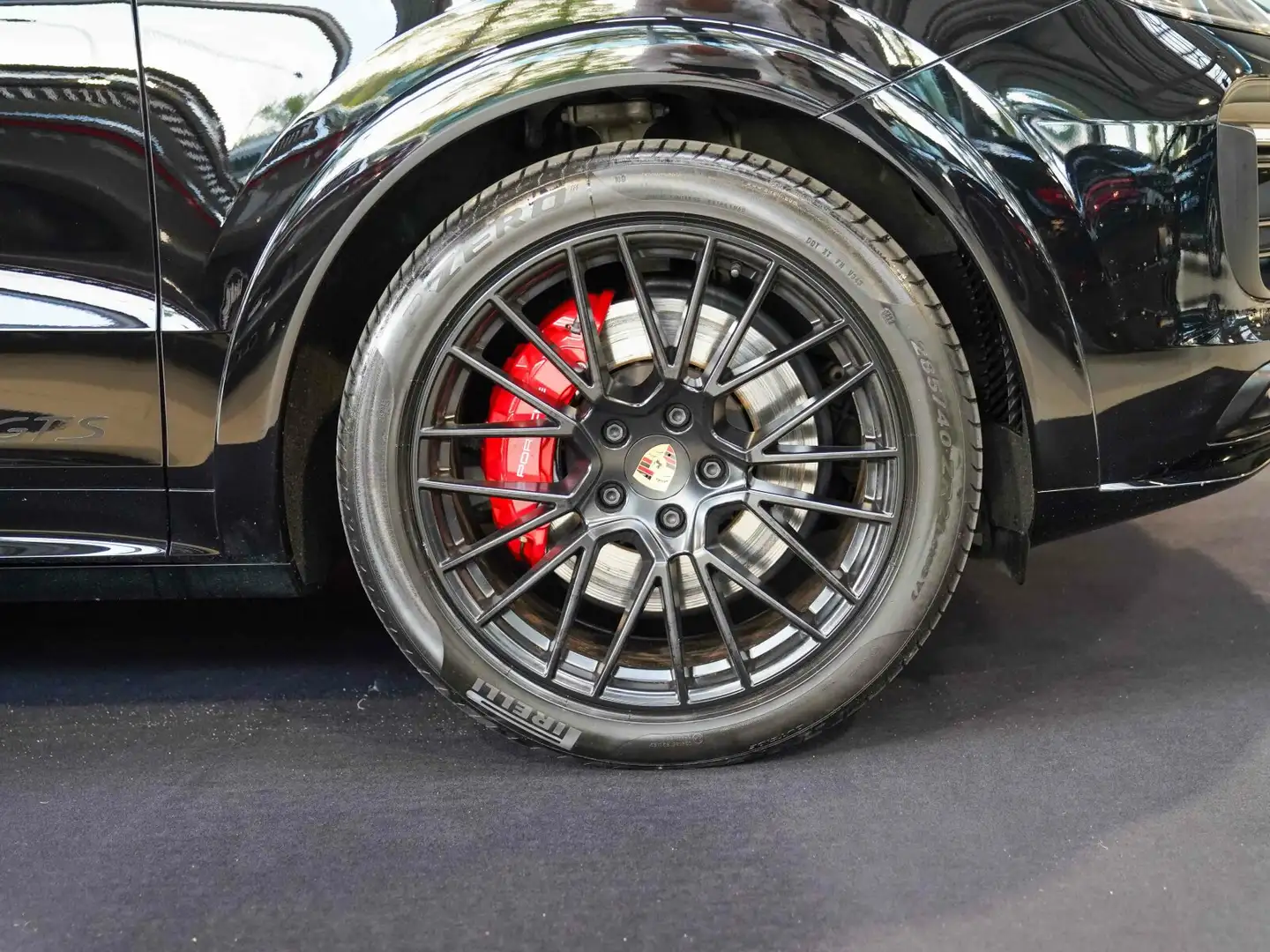 Porsche Cayenne Cayenne GTS Sport Chrono Luft Sitzklima Bose HUD Schwarz - 2