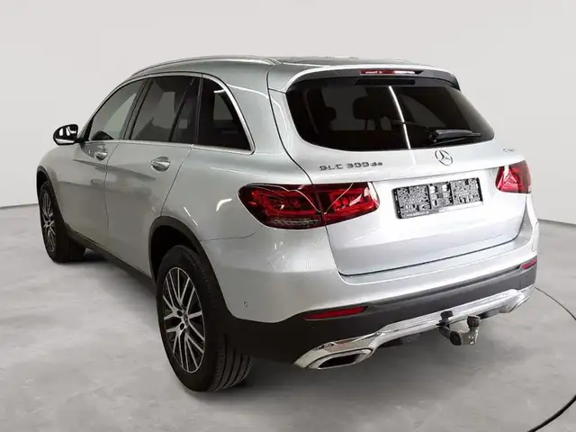 Mercedes-Benz GLC view 5