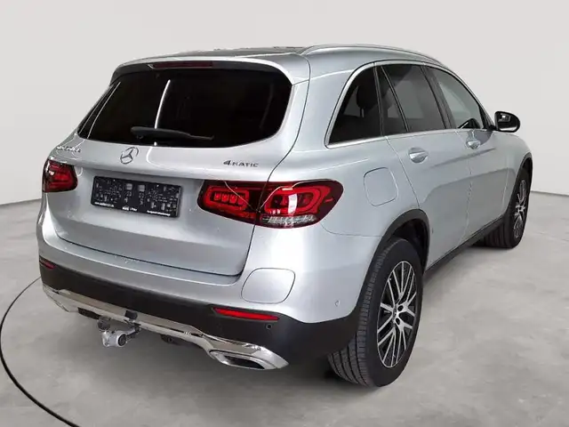 Mercedes-Benz GLC view 4
