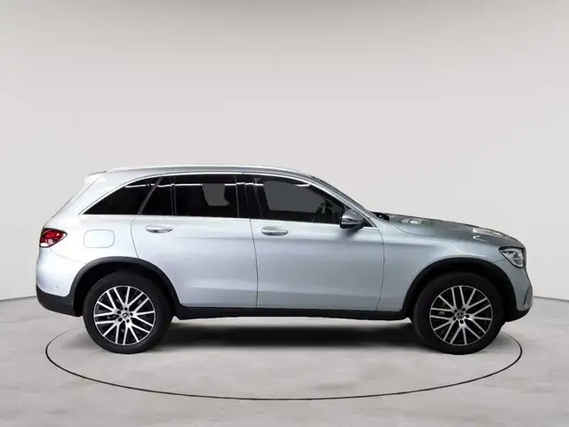 Mercedes-Benz GLC view 3
