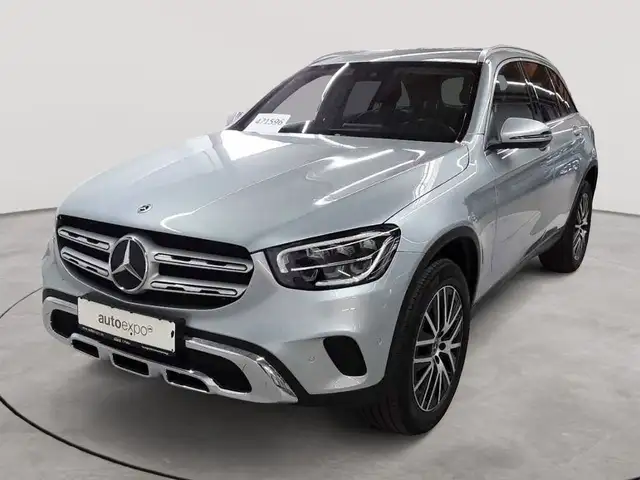 Mercedes-Benz GLC view 2