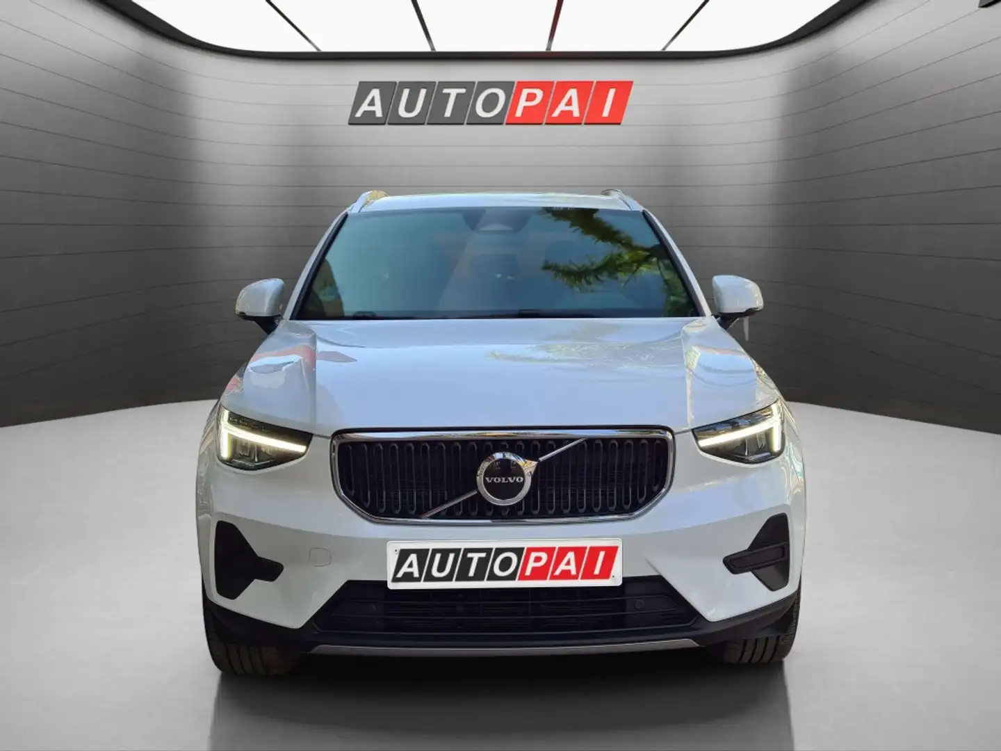 Volvo XC40 B3 Essential Aut. Blanc - 2