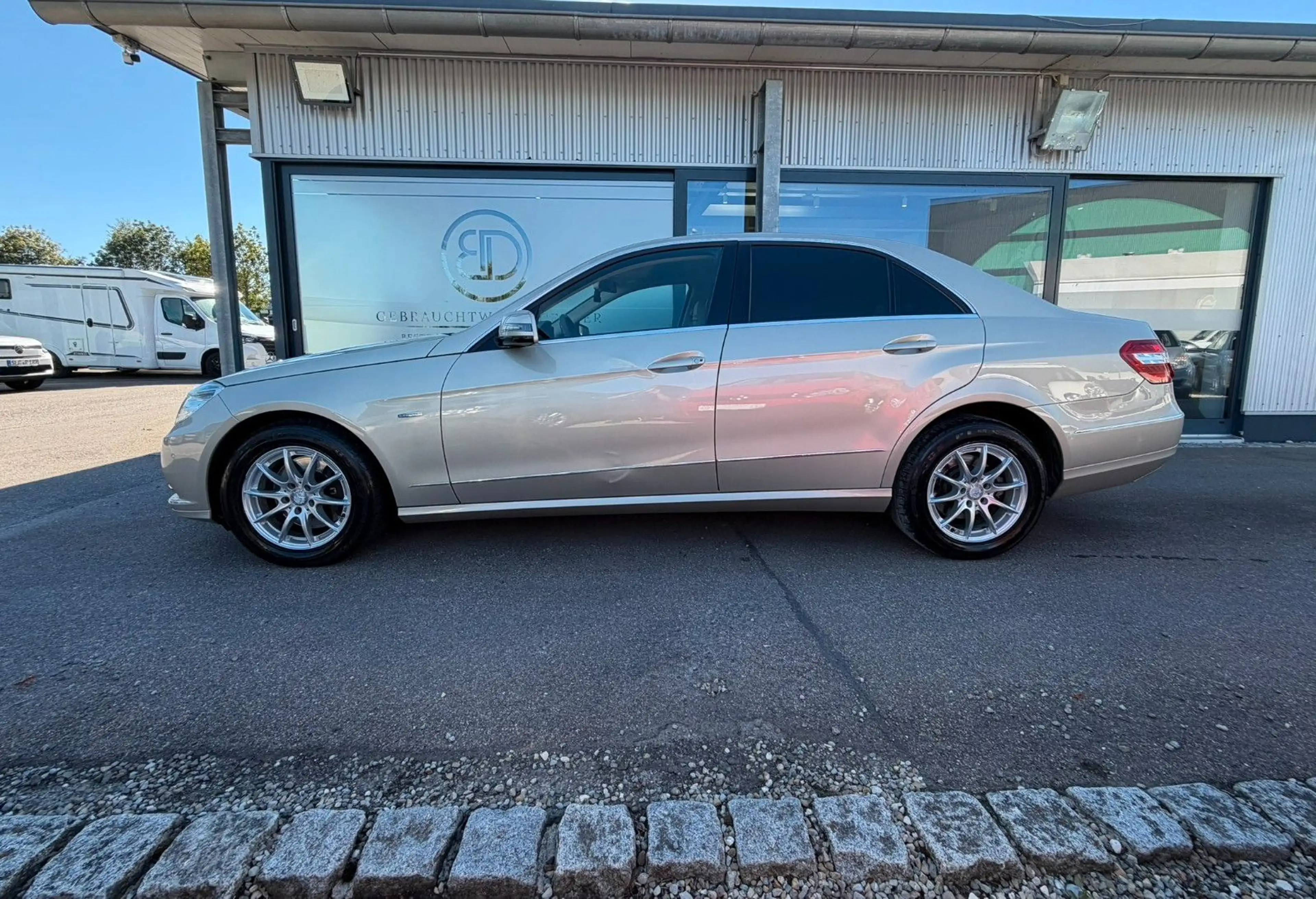 Mercedes-Benz E 350 CGI BlueEFFICIENCY*LM*Leder*Xenon* — photo 2