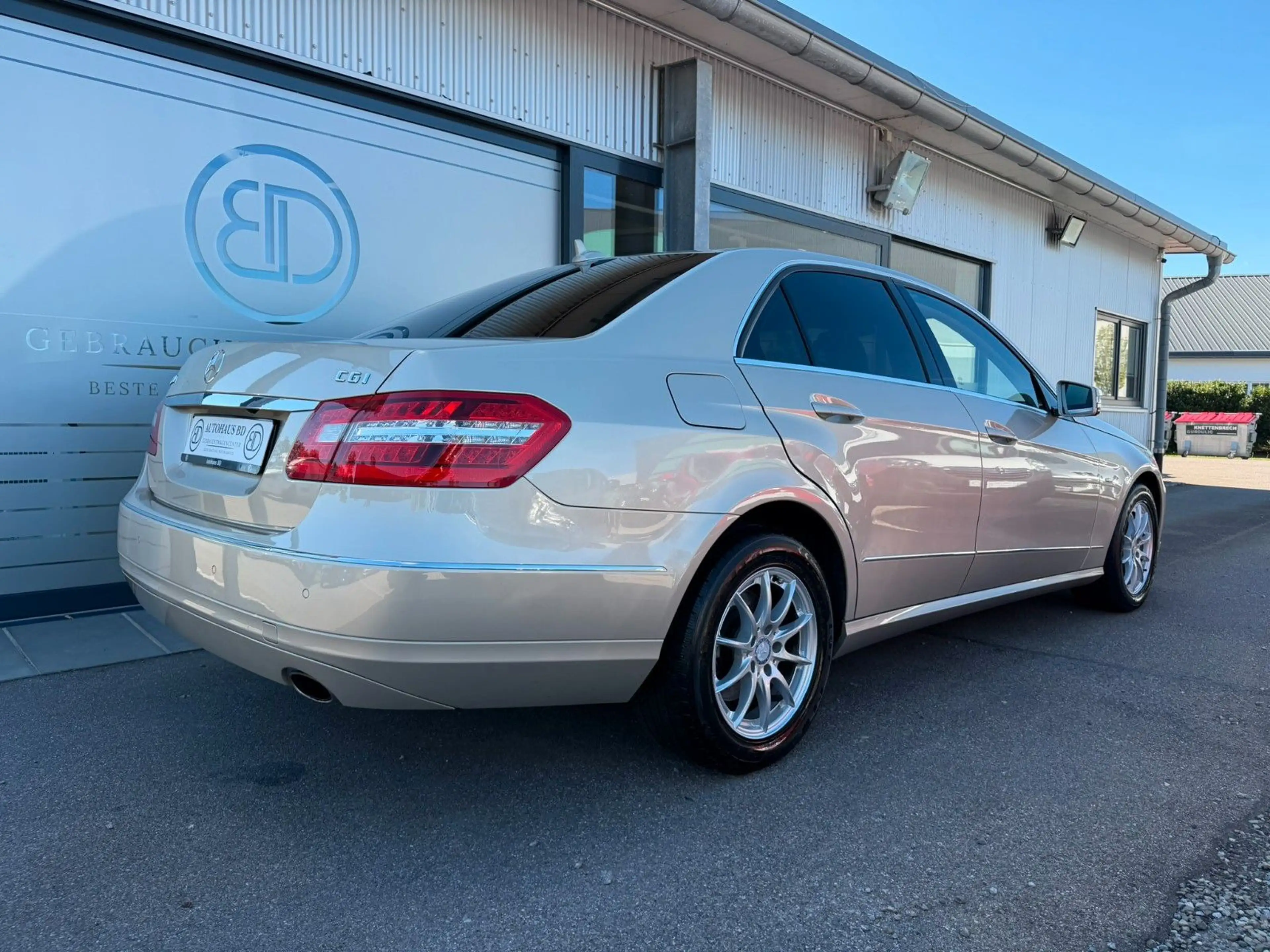 Mercedes-Benz E 350 CGI BlueEFFICIENCY*LM*Leder*Xenon* — photo 4