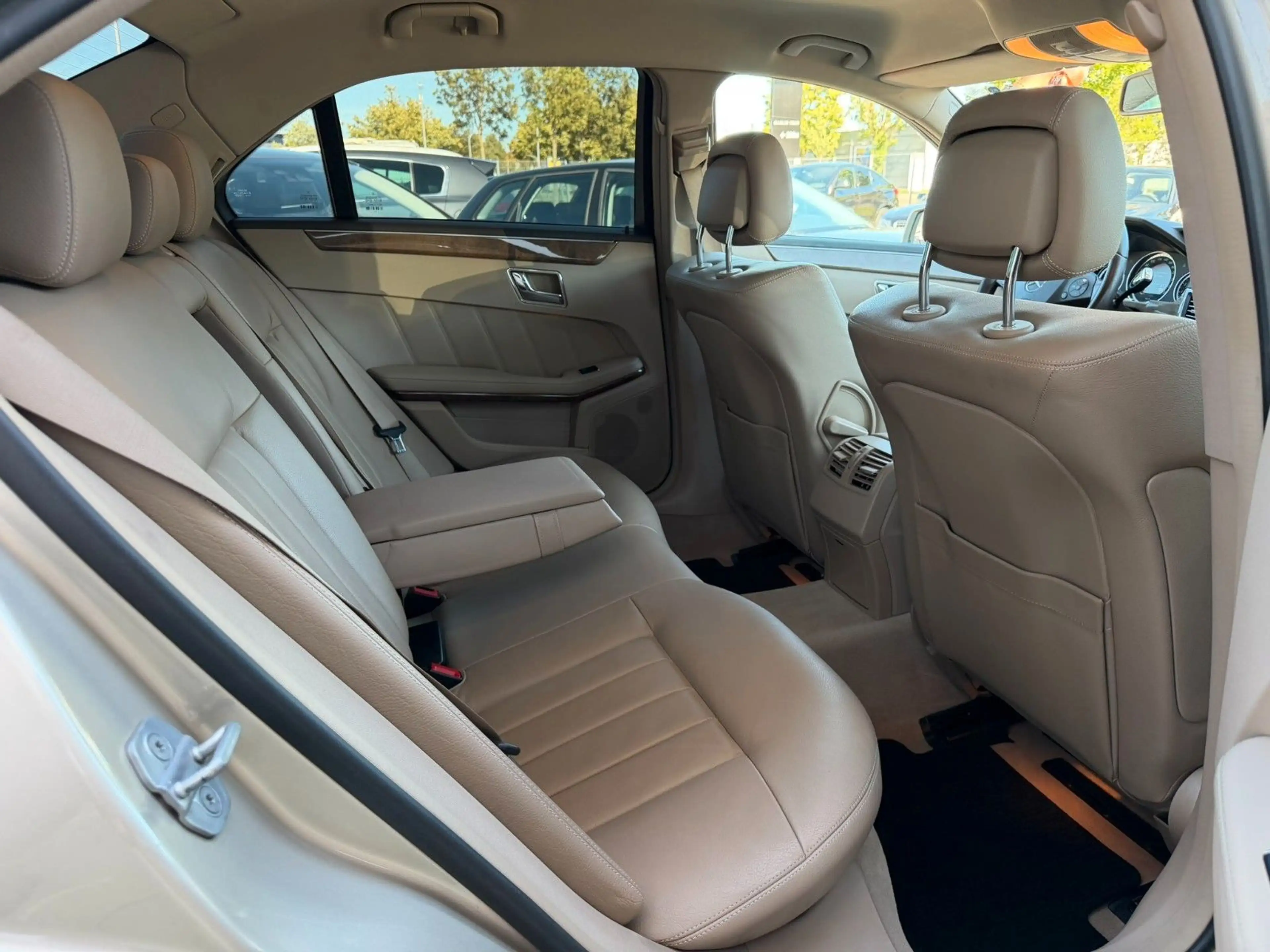 Mercedes-Benz E 350 CGI BlueEFFICIENCY*LM*Leder*Xenon* — photo 9