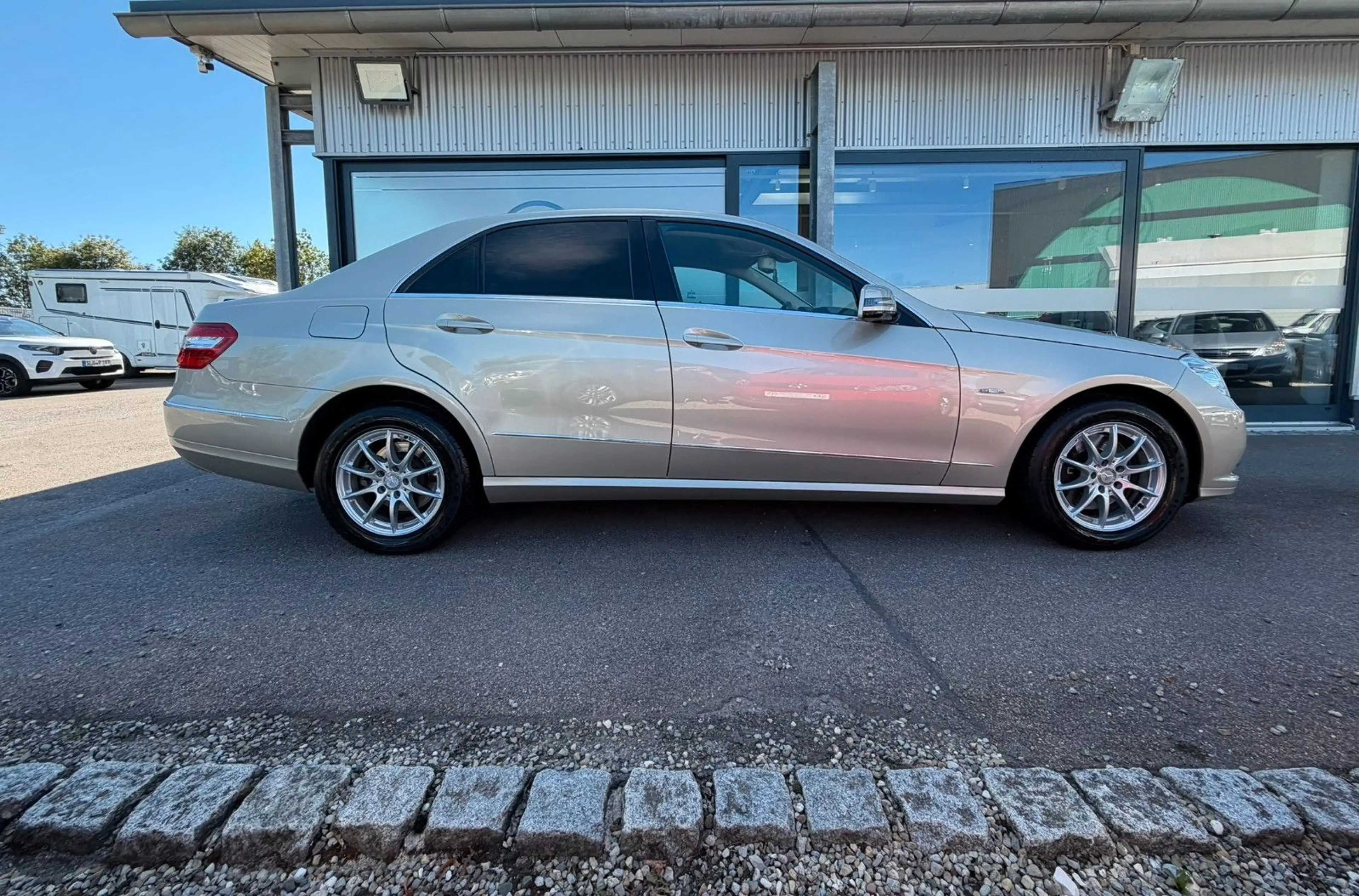 Mercedes-Benz E 350 CGI BlueEFFICIENCY*LM*Leder*Xenon* — photo 5