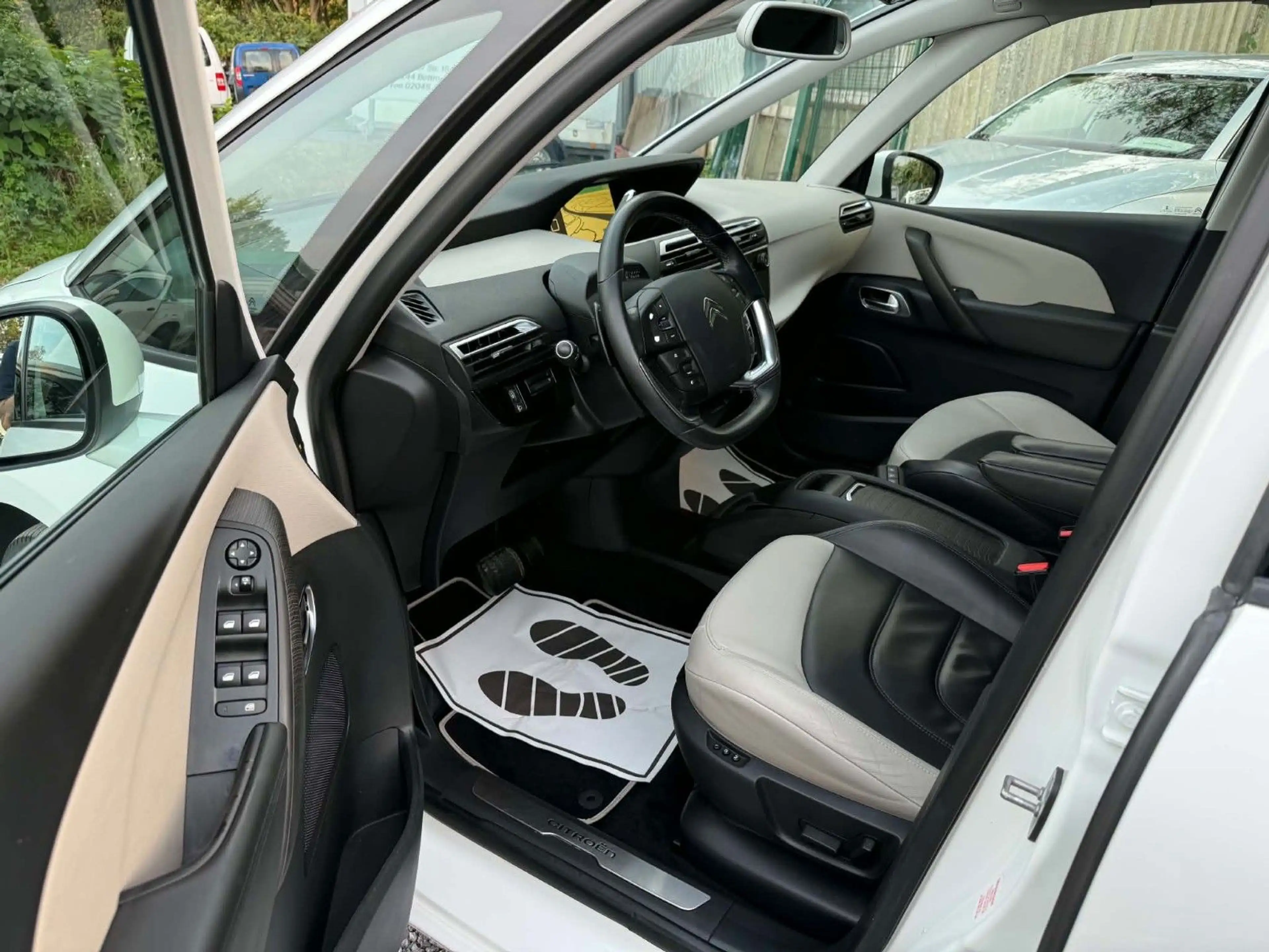 Citroen Grand C4 Picasso 1.6 THP 165 PS*7 Sitzer*Xenon* — photo 7