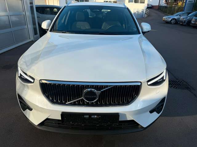 Volvo XC40 B3 Core-AHK-Kamera-Modell 2025