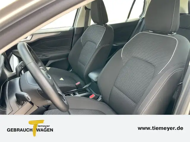 Ford Focus view 10