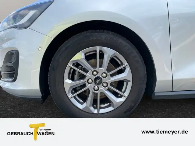 Ford Focus view 9