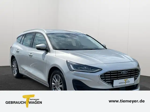 Ford Focus view 3