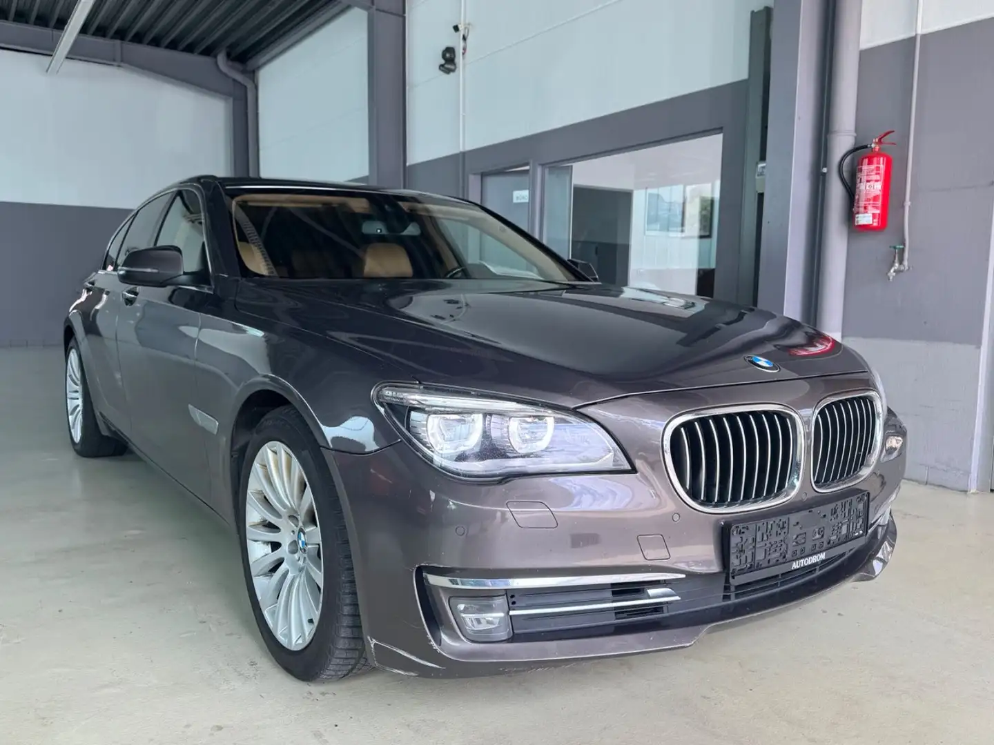 BMW 740 d INDIVIDUAL+Glasdach+Kamera+ Soft-Close+HUD Brun - 1