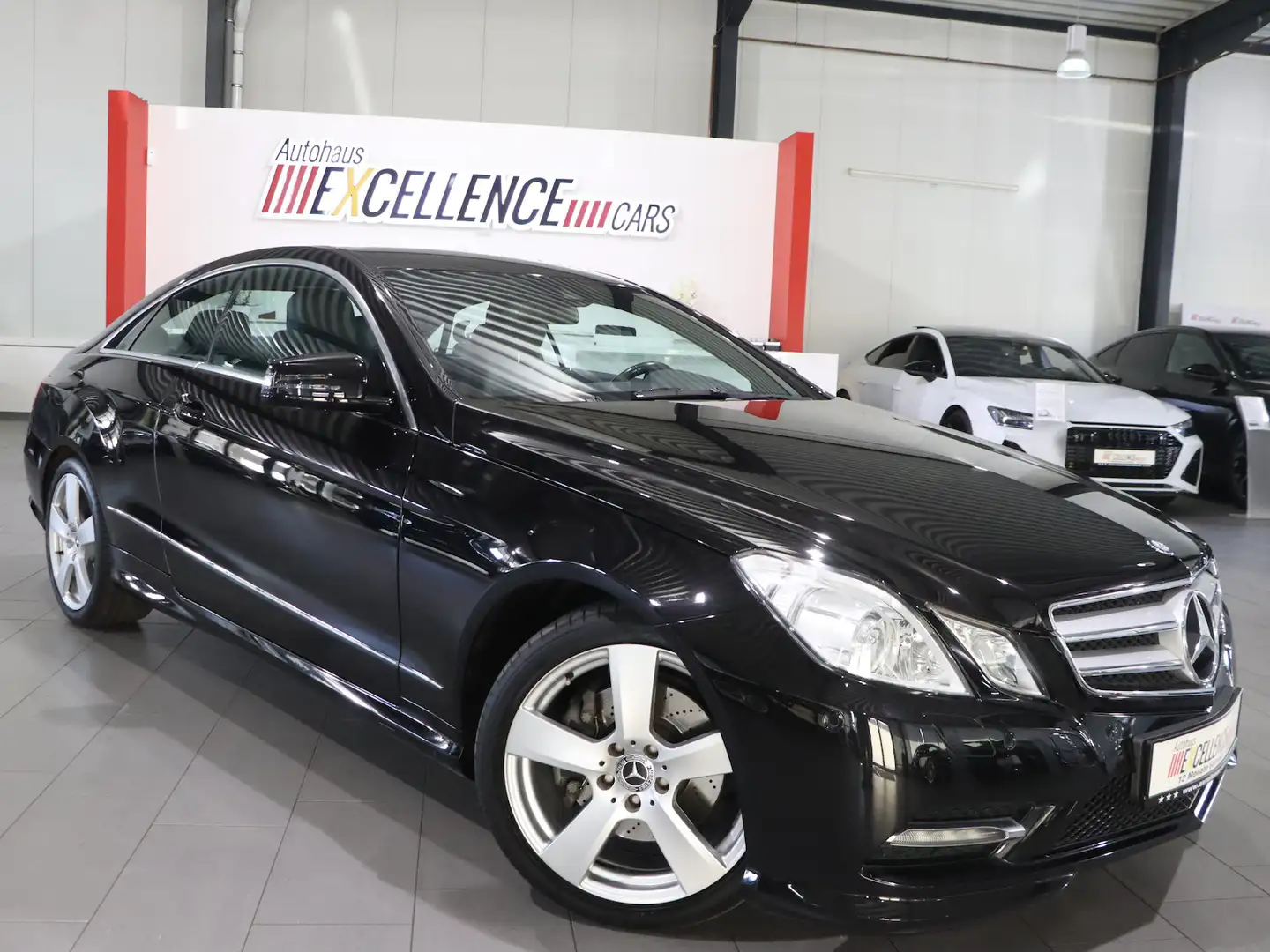 Mercedes-Benz E 250 CGI Coupe BE AMG-LINE+AMG-STYLING / XENON Zwart - 2