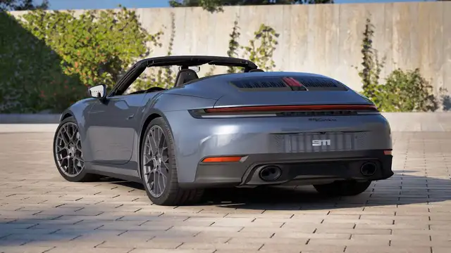 Porsche 911 view 6