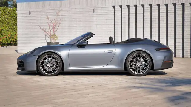 Porsche 911 view 4