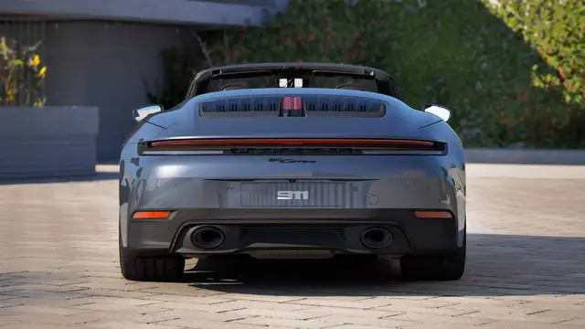 Porsche 911 view 7