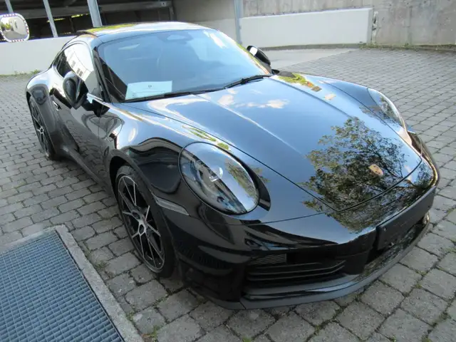 Porsche 911 view 4
