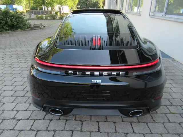 Porsche 911 view 15