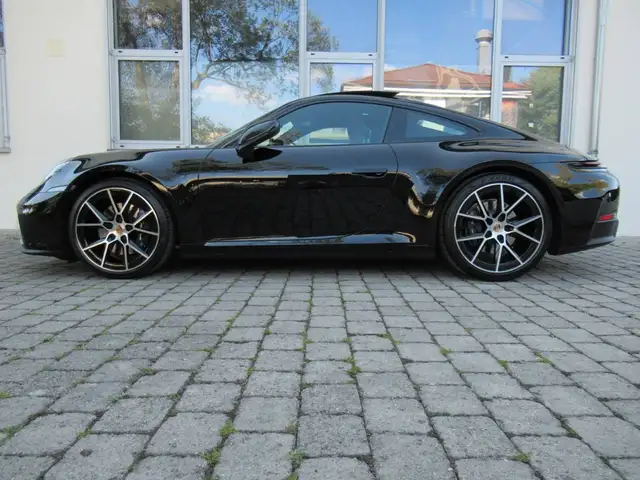 Porsche 911 view 11