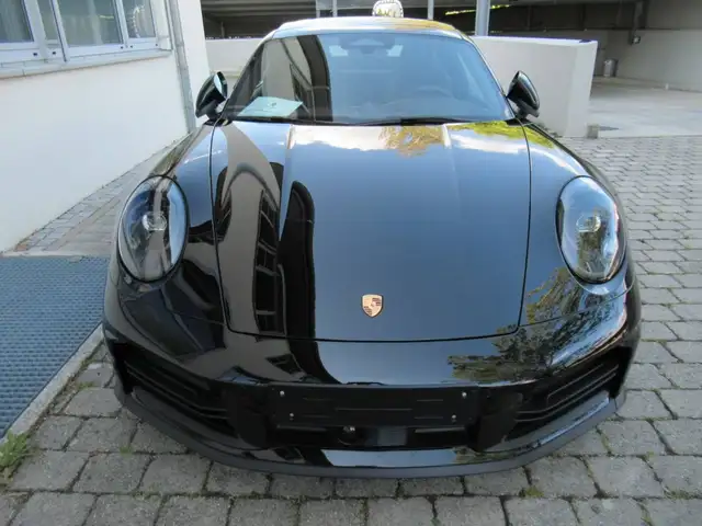 Porsche 911 view 6