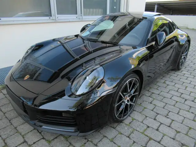 Porsche 911 view 5
