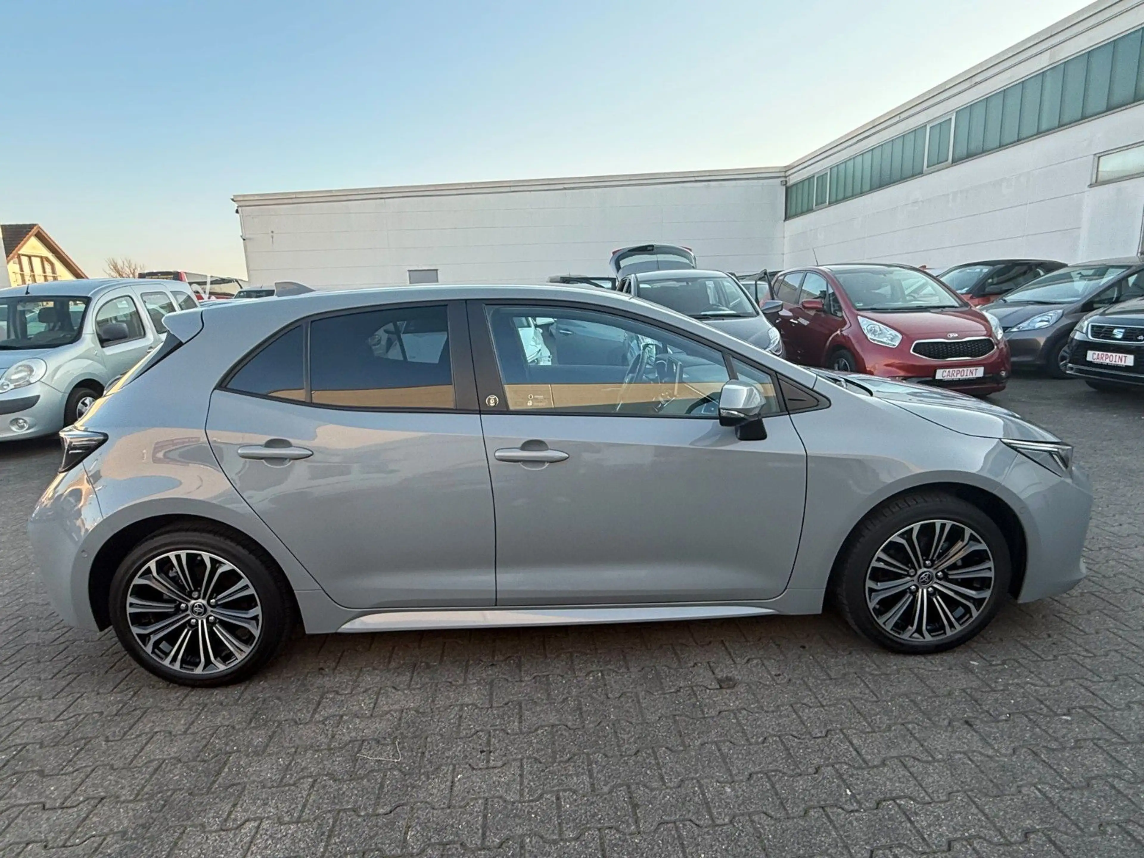 Toyota Corolla Hybrid Team D KAMERA/KLIMA/NAVI/CARPLAY — photo 4