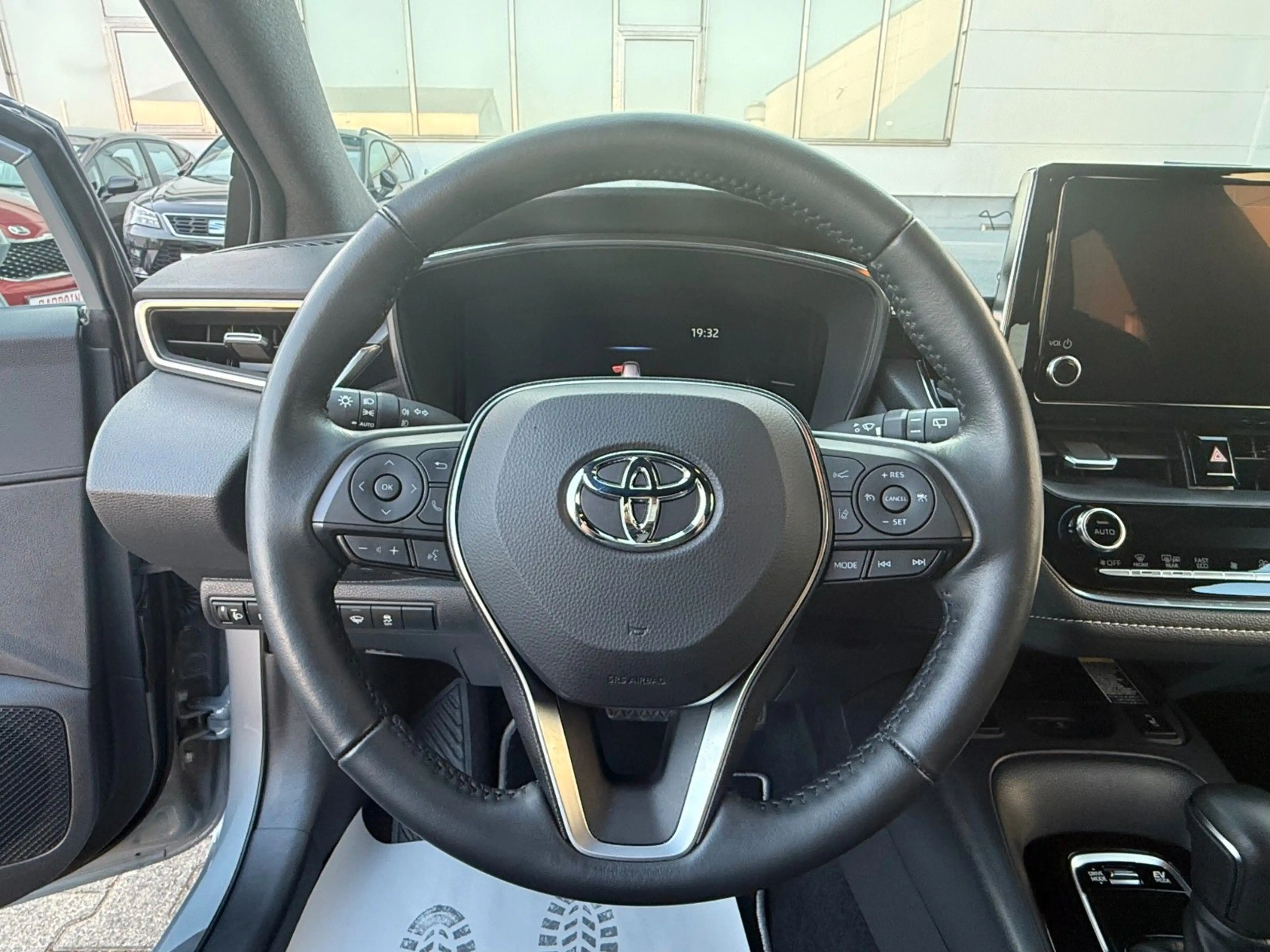 Toyota Corolla Hybrid Team D KAMERA/KLIMA/NAVI/CARPLAY — photo 10