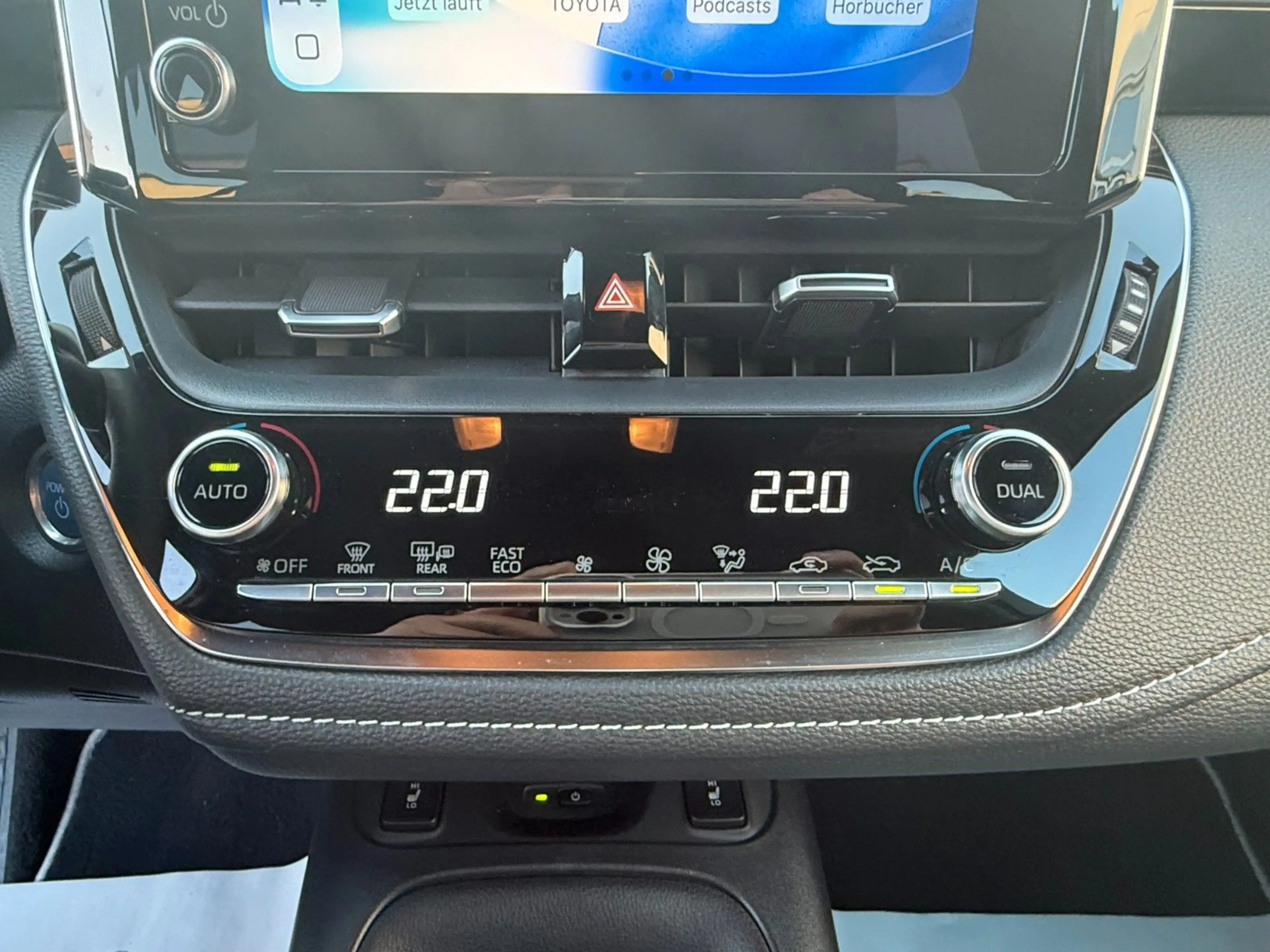 Toyota Corolla Hybrid Team D KAMERA/KLIMA/NAVI/CARPLAY — photo 13