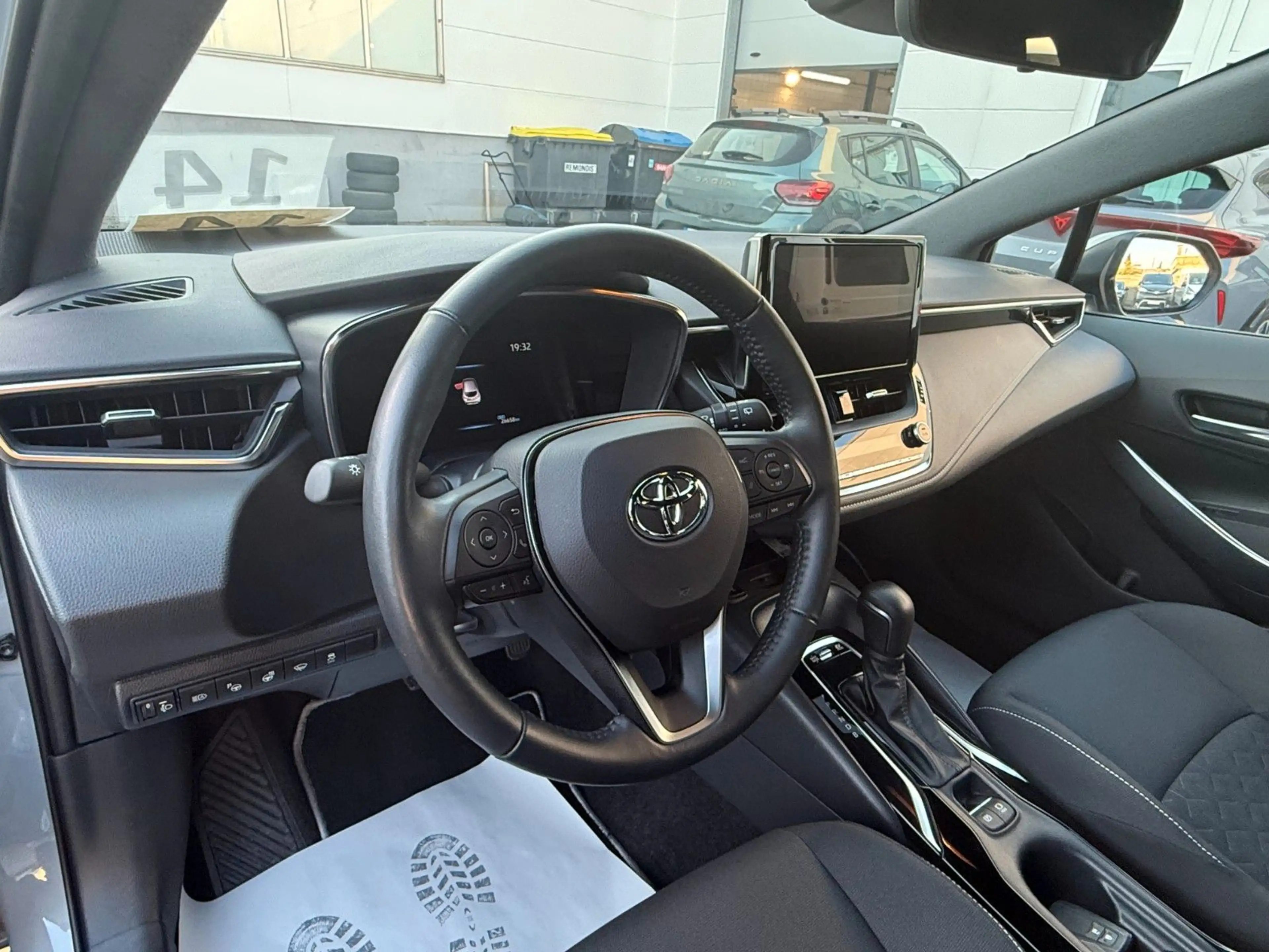 Toyota Corolla Hybrid Team D KAMERA/KLIMA/NAVI/CARPLAY — photo 8
