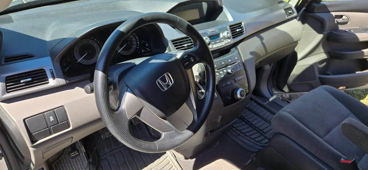 Honda Odyssey снимка Honda Odyssey