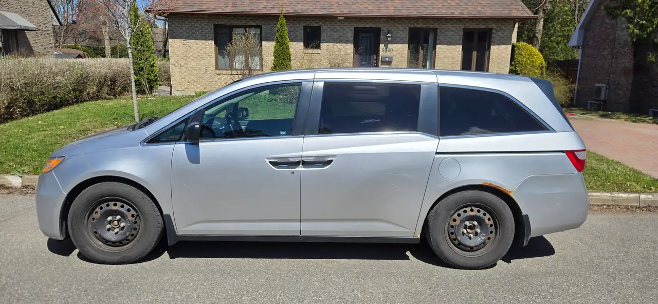 Honda Odyssey снимка Honda Odyssey