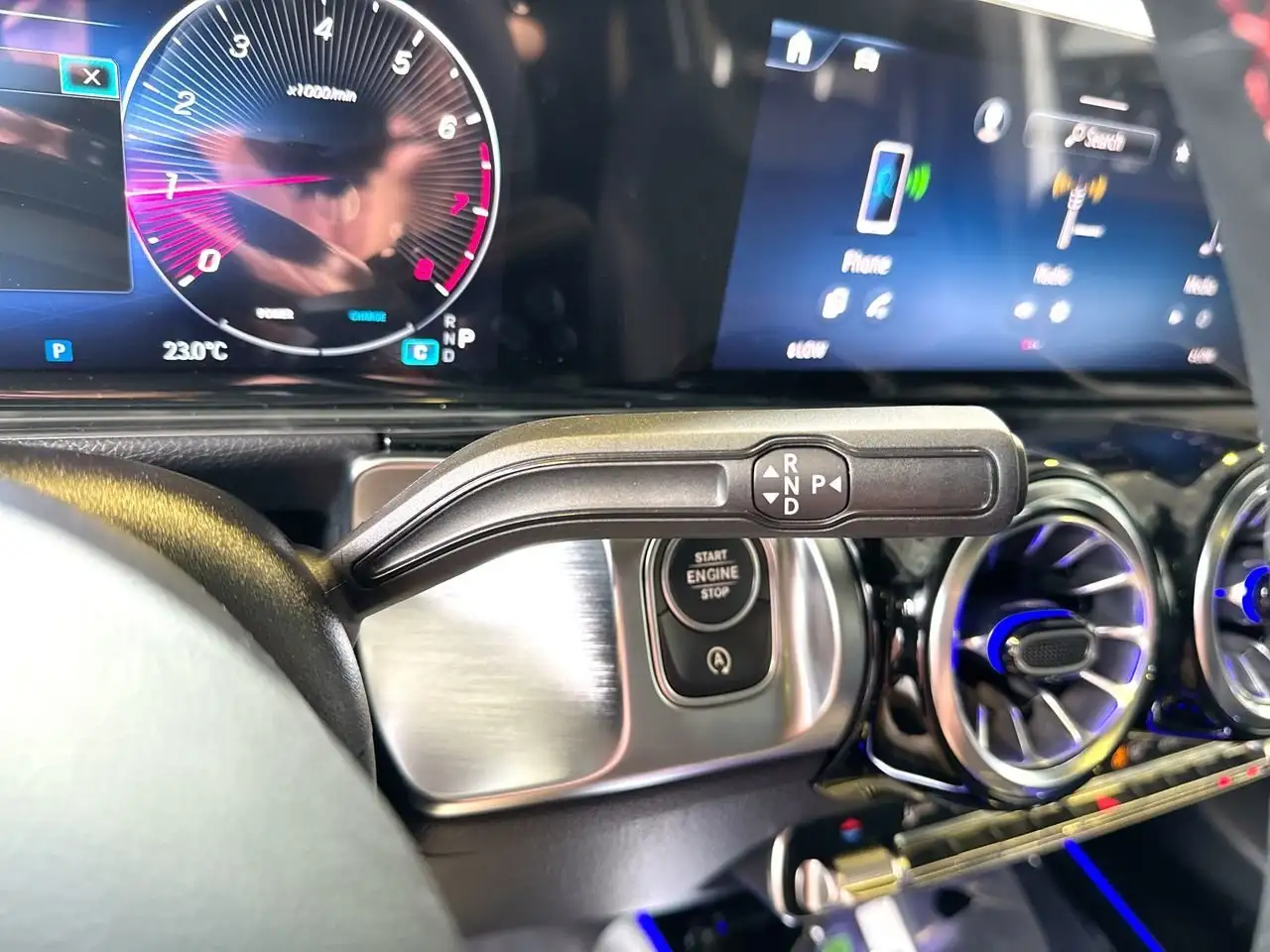 Mercedes-Benz GLB снимка Mercedes-Benz GLB