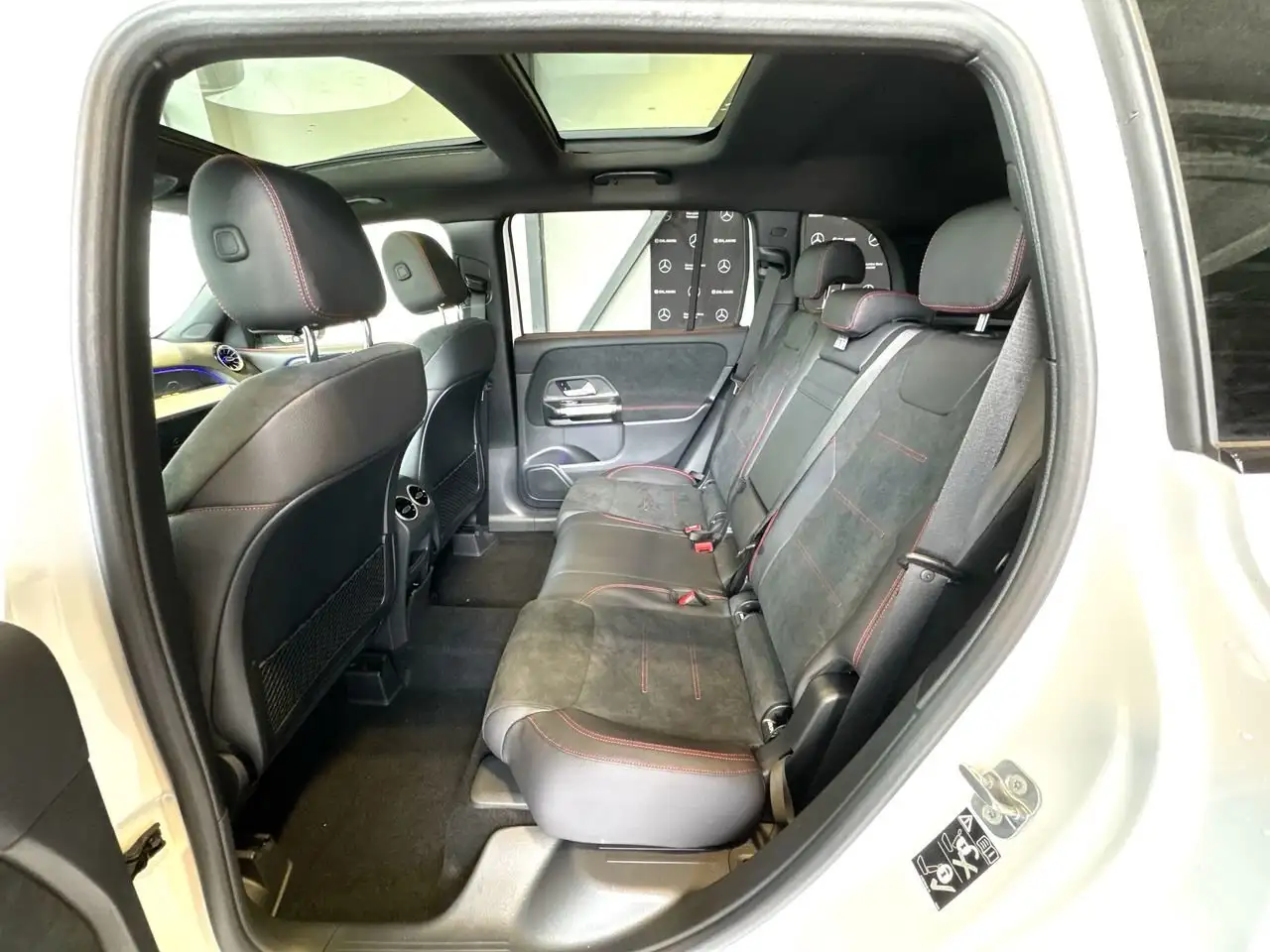 Mercedes-Benz GLB снимка Mercedes-Benz GLB