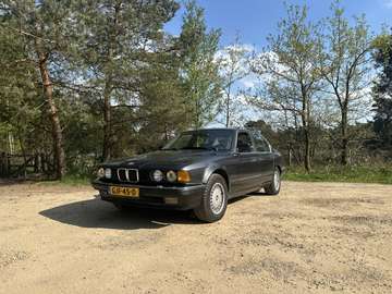 735i