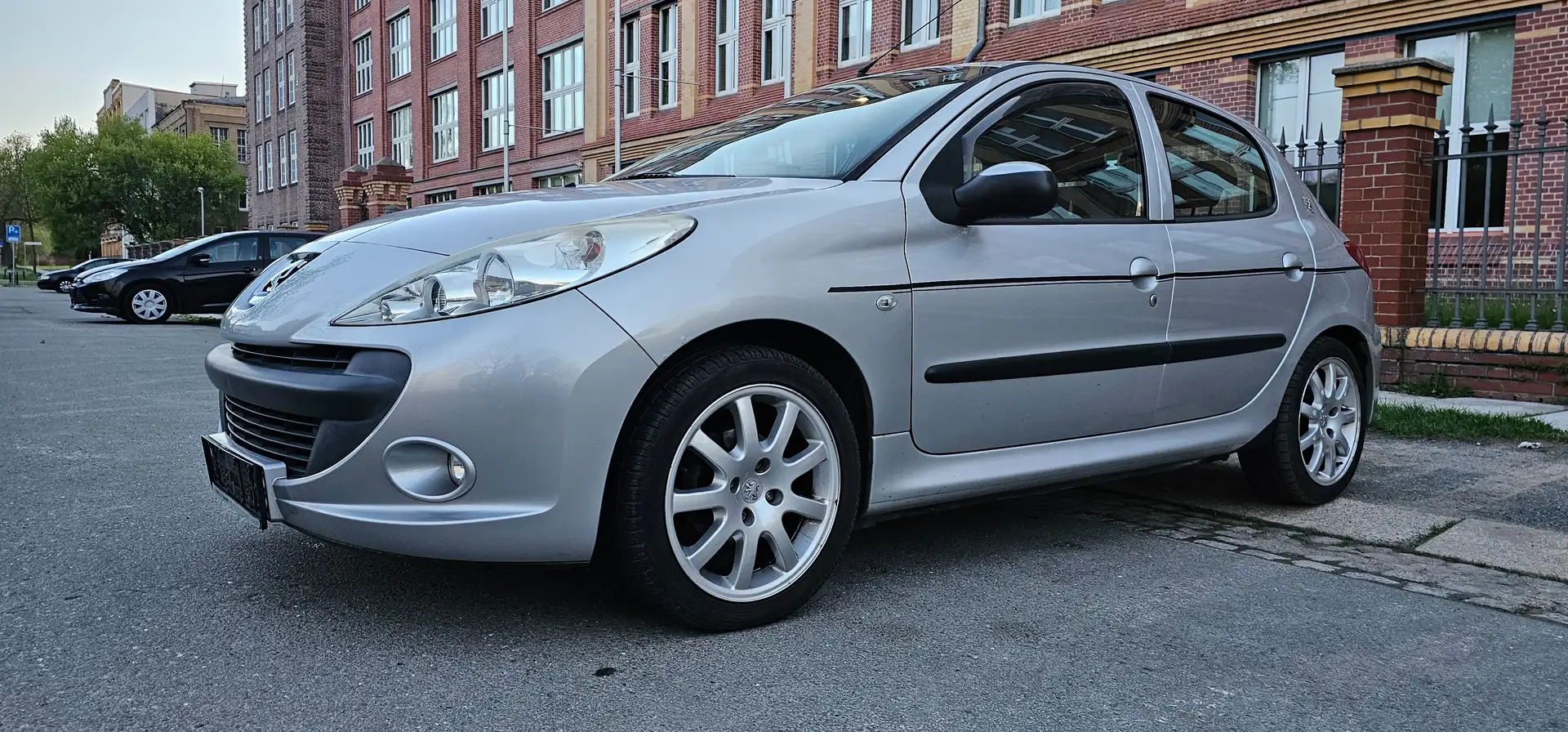 Peugeot 206 + Basis*Klima*109Tkm*Euro5* Grigio - 1